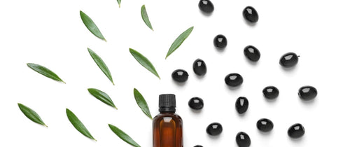 Frau spritzt sich Insulin