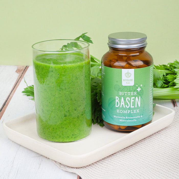 Grüner basischer Smoothie mit Sellerie